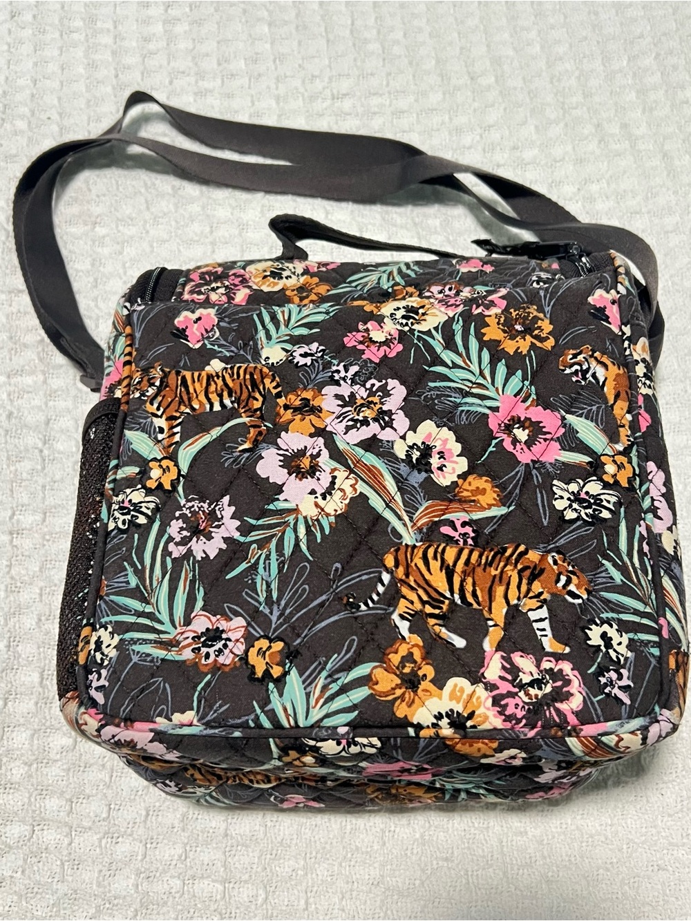 Vera Bradley Bali Jungle Pattern Insulated Lunch Bag Crossbody 10.25"w x 8.5"h - Picture 2 of 11